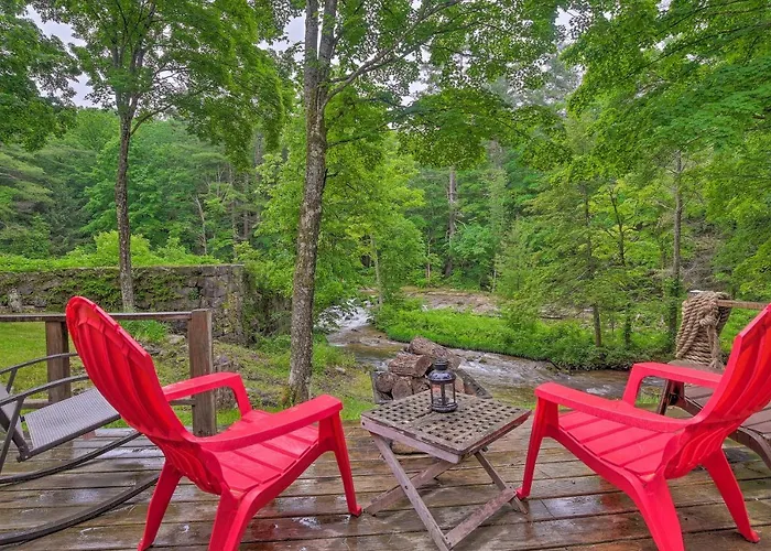 Berkshire Riverfront Ski Cabin: Close To Hiking!