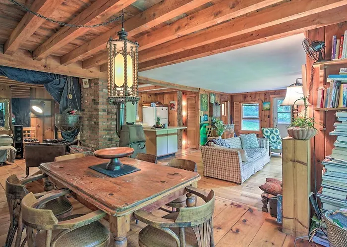 Berkshire Riverfront Ski Cabin: Close To Hiking!