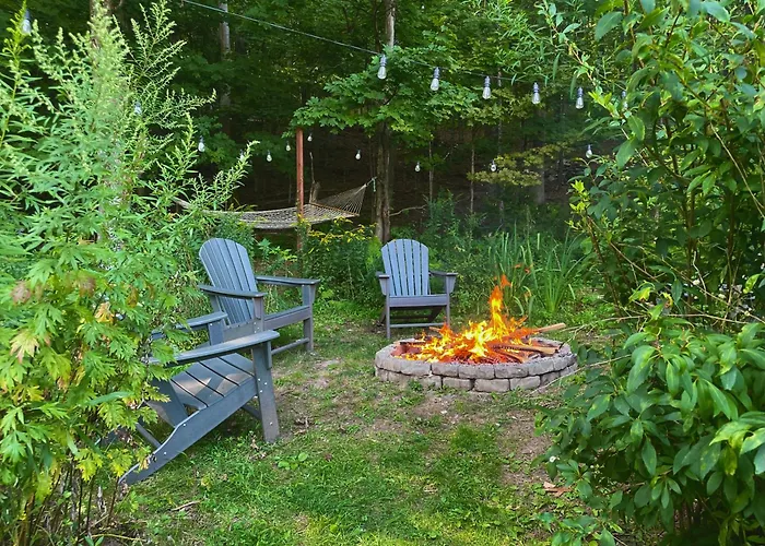Cozy Cottage With Pool, Jacuzzi, Sauna, And Reading Nook!